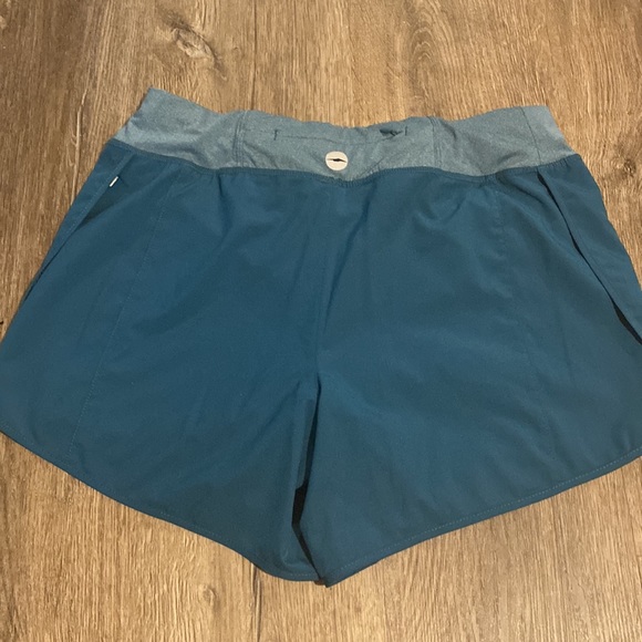 💜 FREE w/ PURCHASE 💜 Avia Athletic Green / Blue Shorts With Zipper Pocket 🐬 - Picture 4 of 4